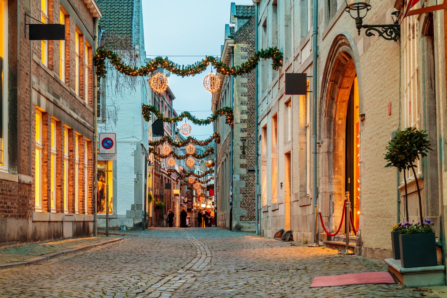 Winkelstraat in de binnenstad van Maastricht