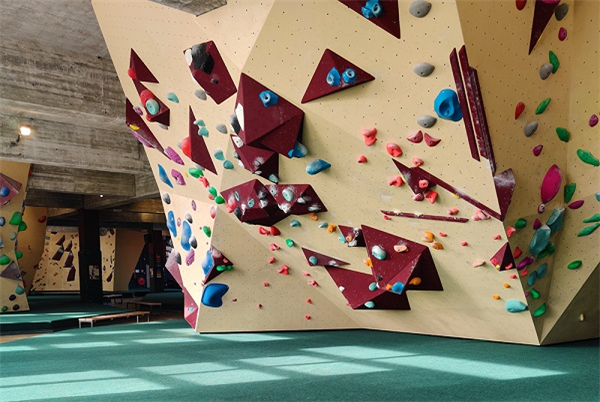 radium-boulders_klimmen-boulderhal-maastricht-boulderen-kind_14-1 Radium Boulders